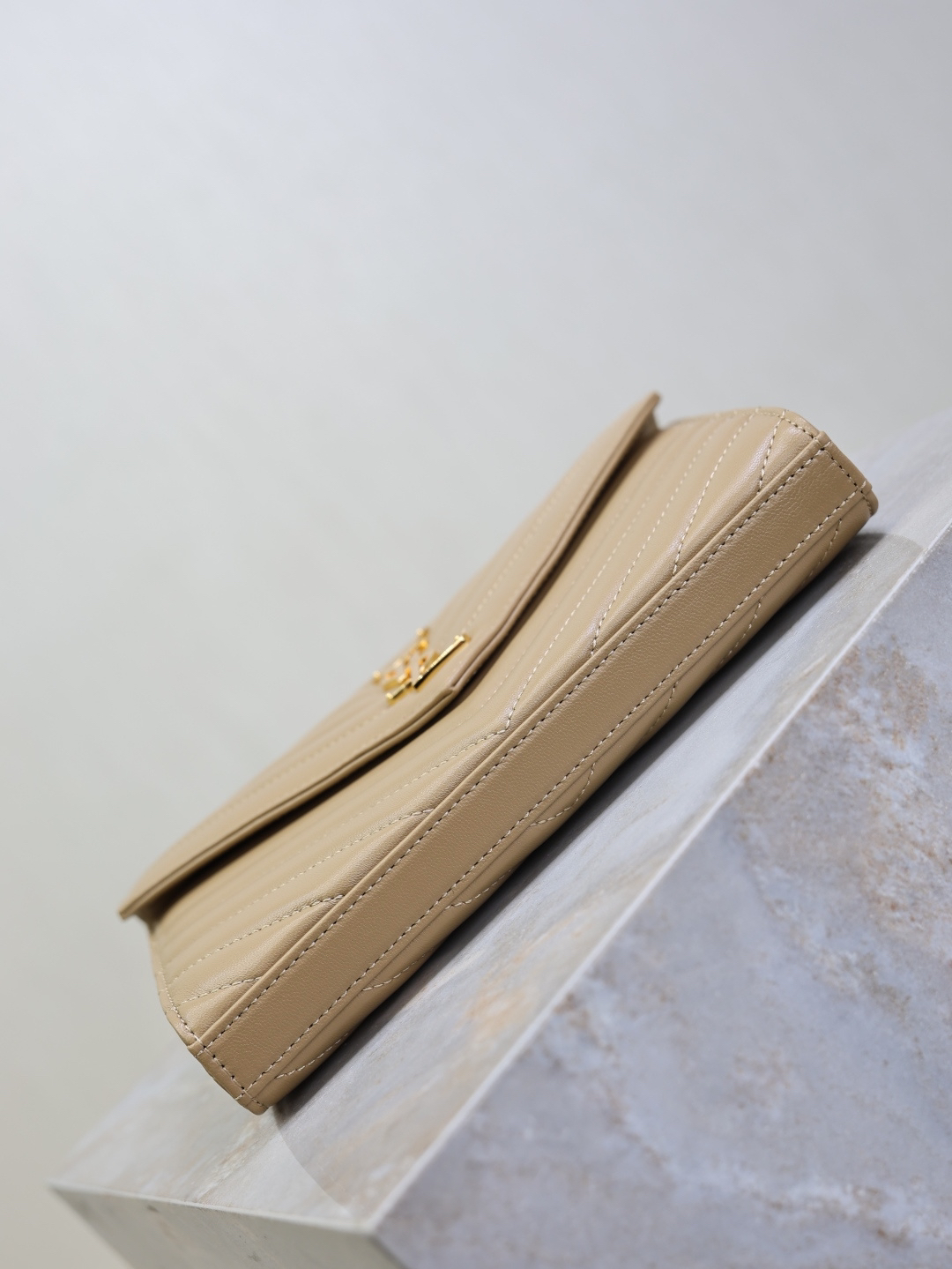 2026サンローラン「SAINT LAURENT MONOGRAMME アンベロープ チェーンウォレット