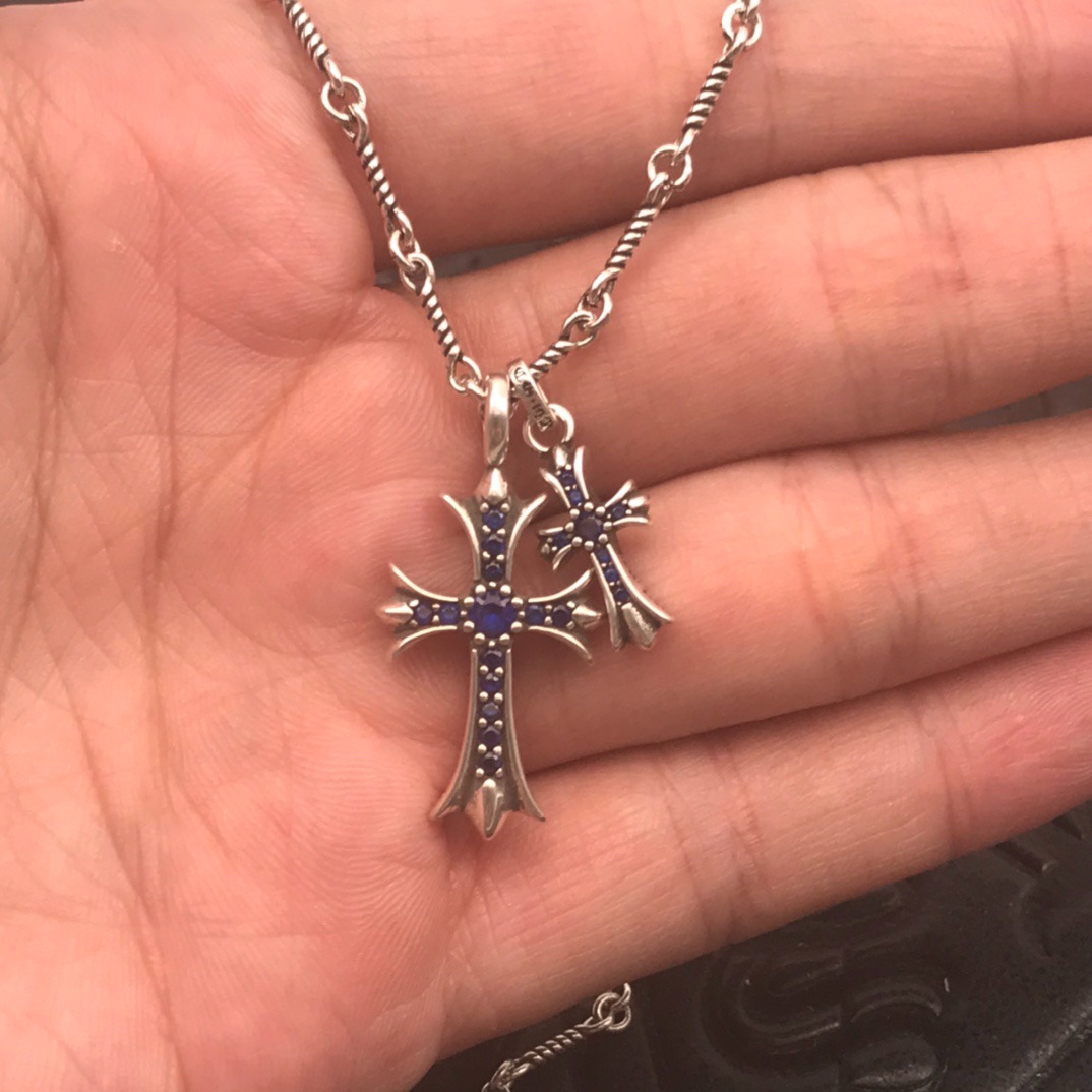 クロムハーツ「Chrome Hearts」ブルーダイヤモンド ダブルクロスペンダントネックレス（ヴィンテージエディション）
