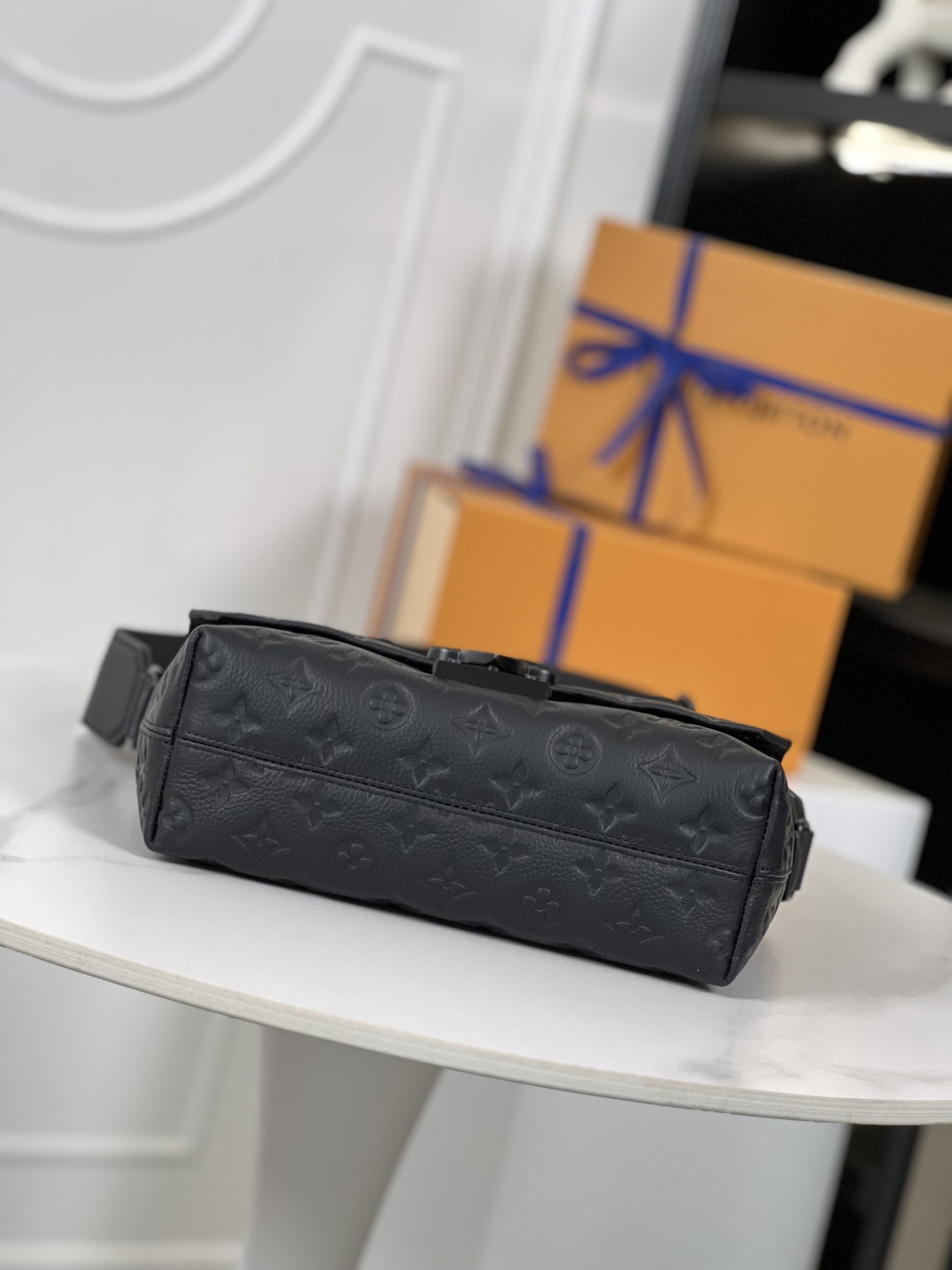 ルイ・ヴィトン「Louis Vuitton」スタイリッシュ メッセンジャーバッグ