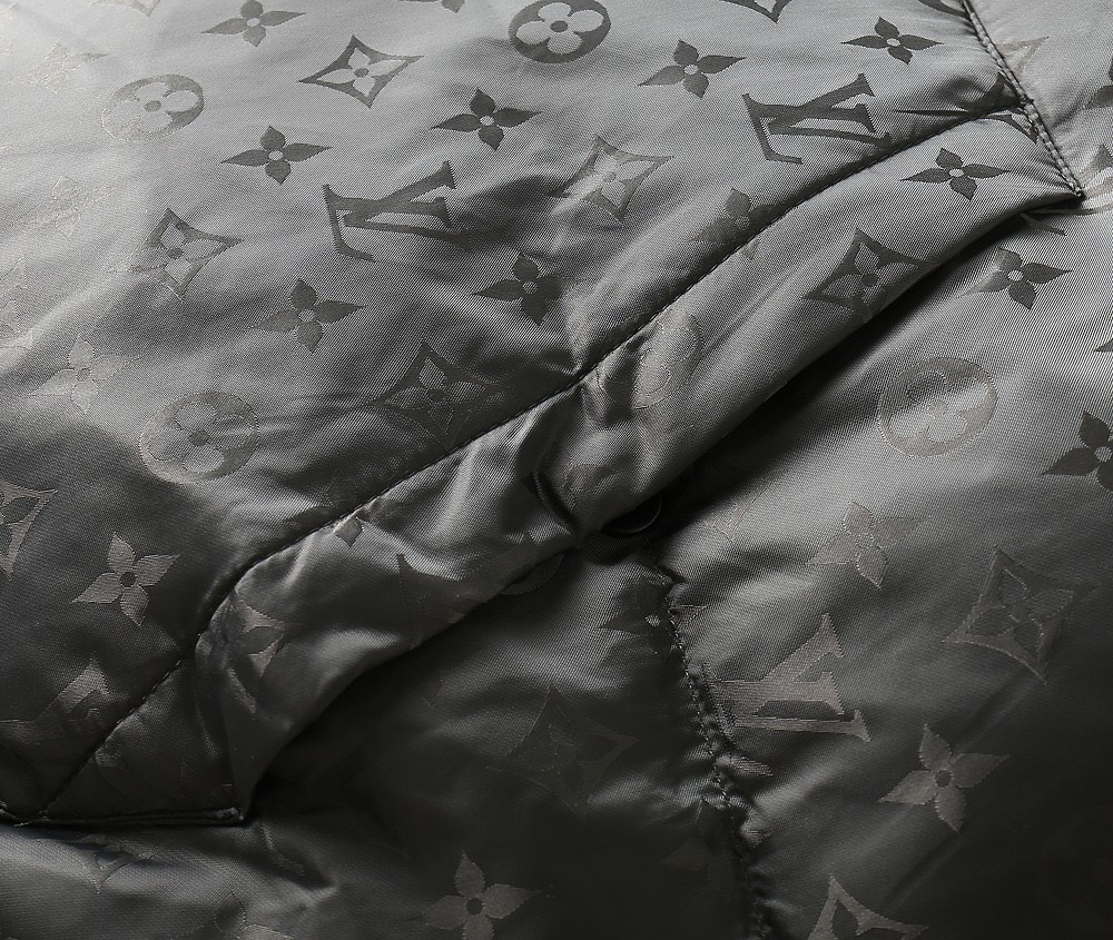 ルイ・ヴィトン「Louis Vuitton」秋冬コレクション ダウンジャケット