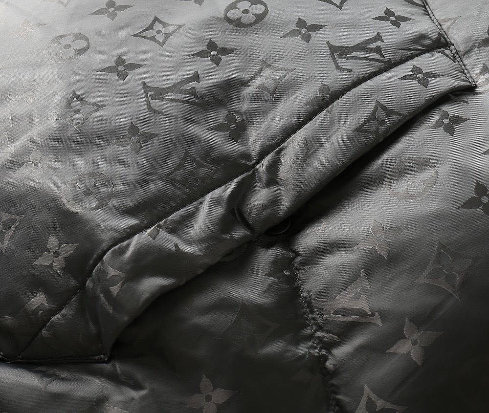 ルイ・ヴィトン「Louis Vuitton」秋冬コレクション ダウンジャケット