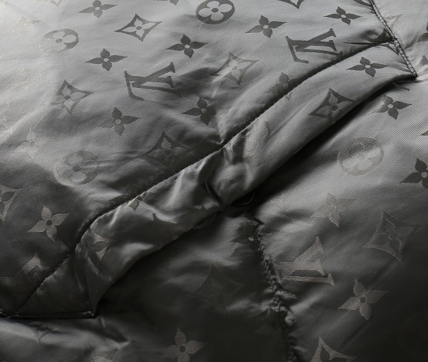 ルイ・ヴィトン「Louis Vuitton」秋冬コレクション ダウンジャケット