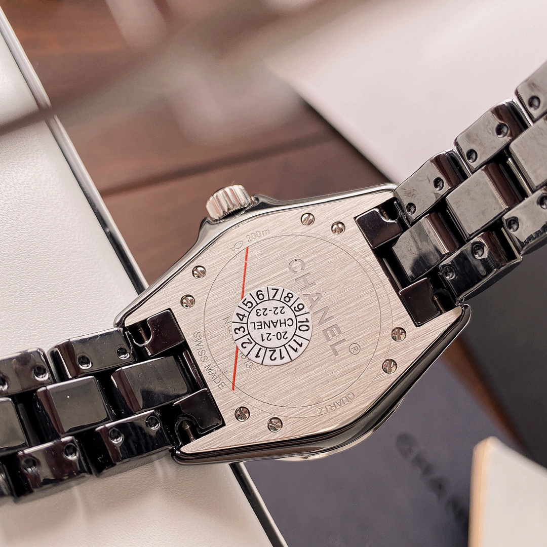 シャネル「Chanel」J12 キャリバー 33MM