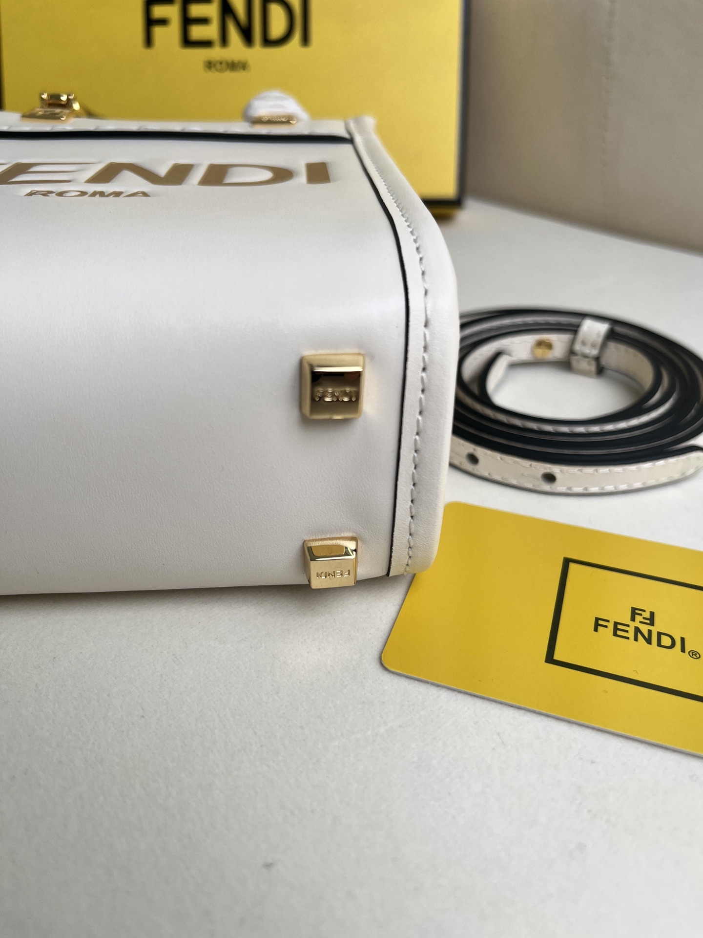 フェンディ「Fendi」Sunshine ミニ レザー ハンドバッグ