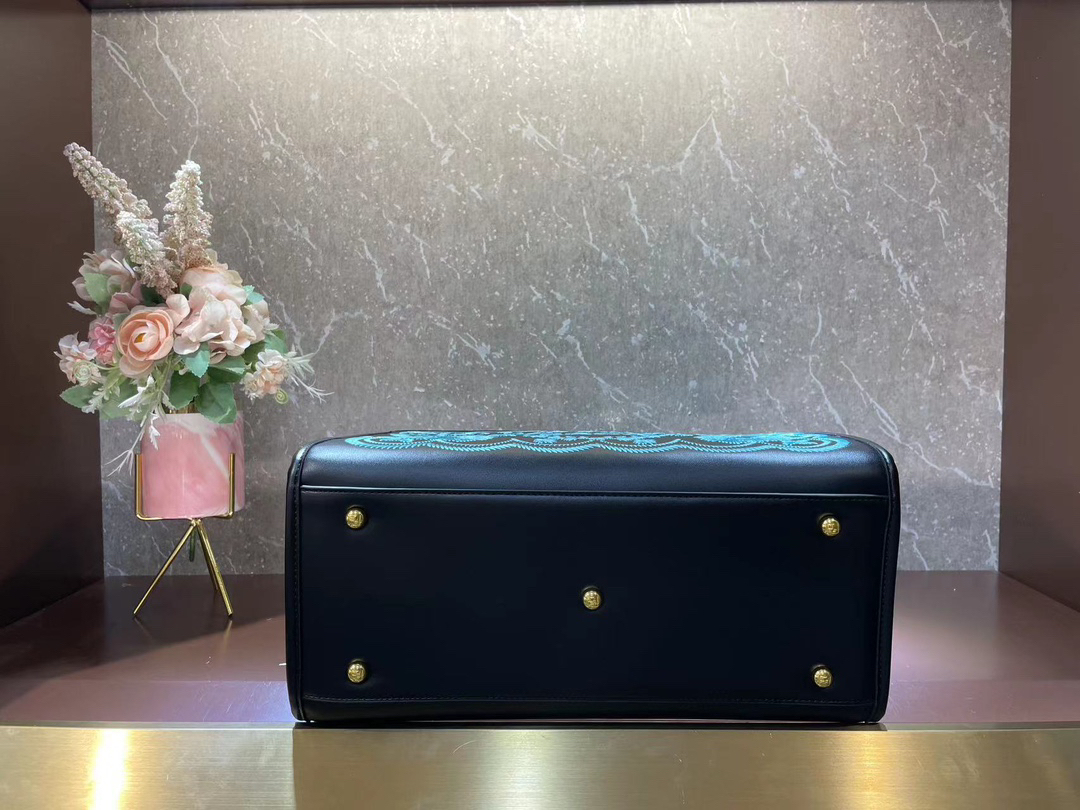 フェンディ「Fendi」Sunshine レザー ミディアム トートバッグ