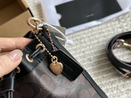 コーチ「Coach」Mini Dempsey バケットバッグ