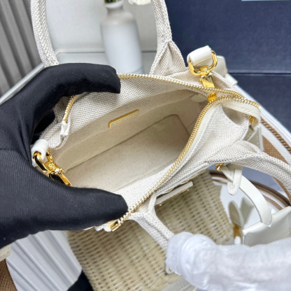 プラダ「Prada」2024春夏 ウィッカー&キャンバストートバッグ