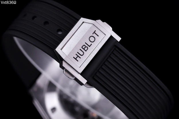 ウブロ「Hublot」ビッグバン ウニコ チタニウム レインボー 42MM