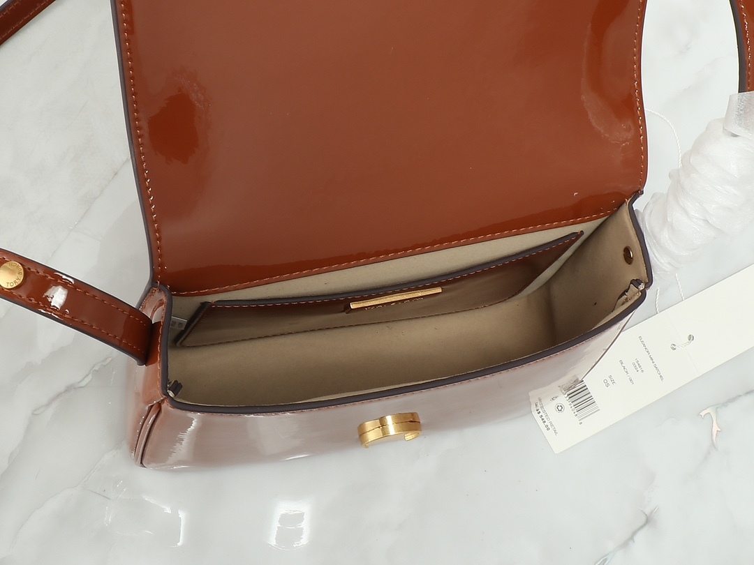 トリー バーチ「Tory Burch」フラップメッセンジャーバッグ ショルダーバッグ