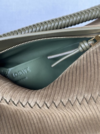 ロエベ「Loewe」秋冬 オリーブグリーン トランペット牛革 Puzzle ハンドバッグ