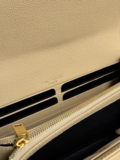 サンローラン「Saint Laurent」カサンドラ ラージウォレット（ラムスキン）