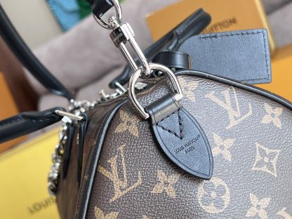 ルイ・ヴィトン「Louis Vuitton」男女ともに利用可能！Speedy Soft 30 のロゴモノグラムピローバッグ