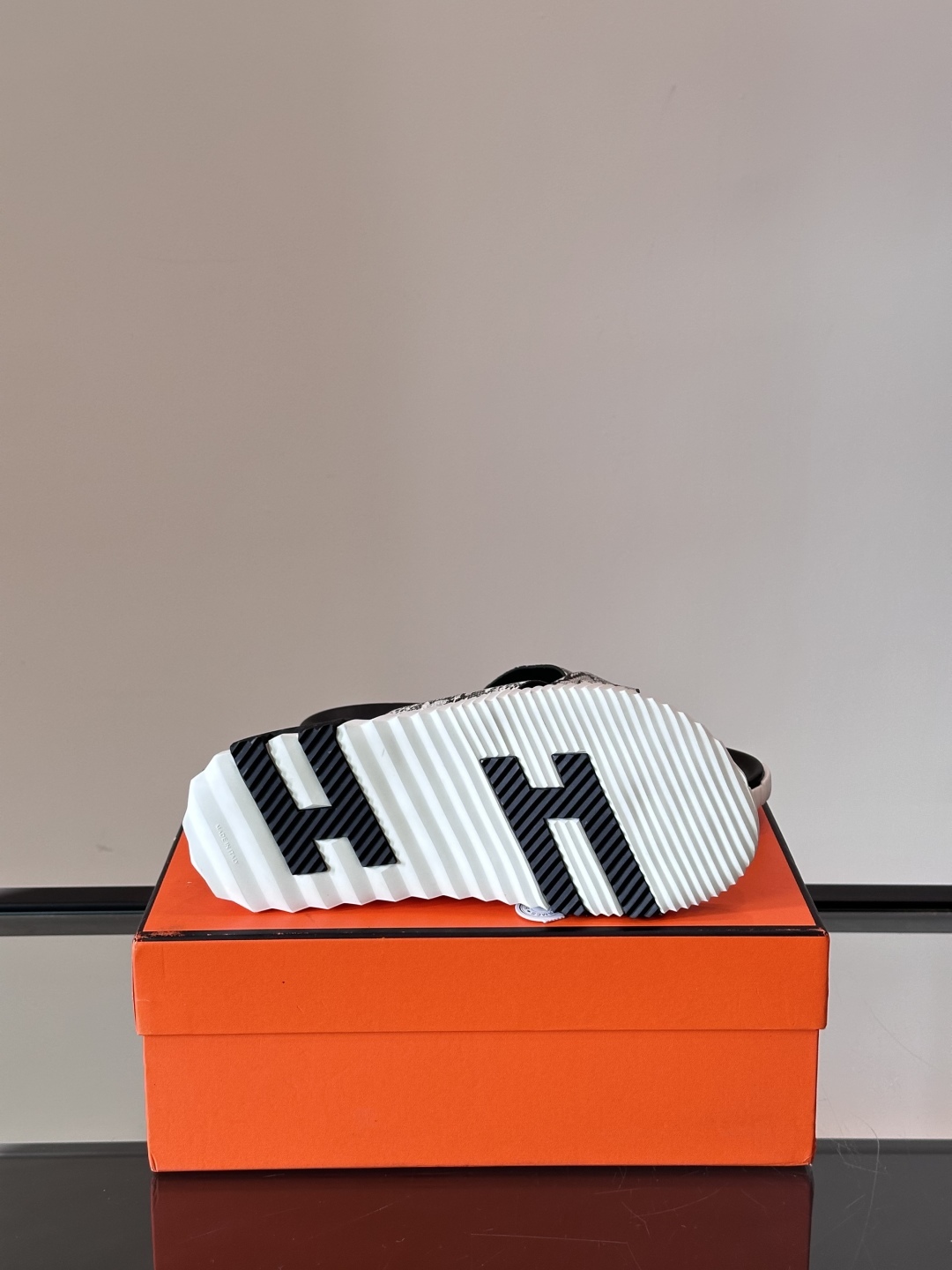 エルメス［Hermès］ モルド大底 メンズサンダル