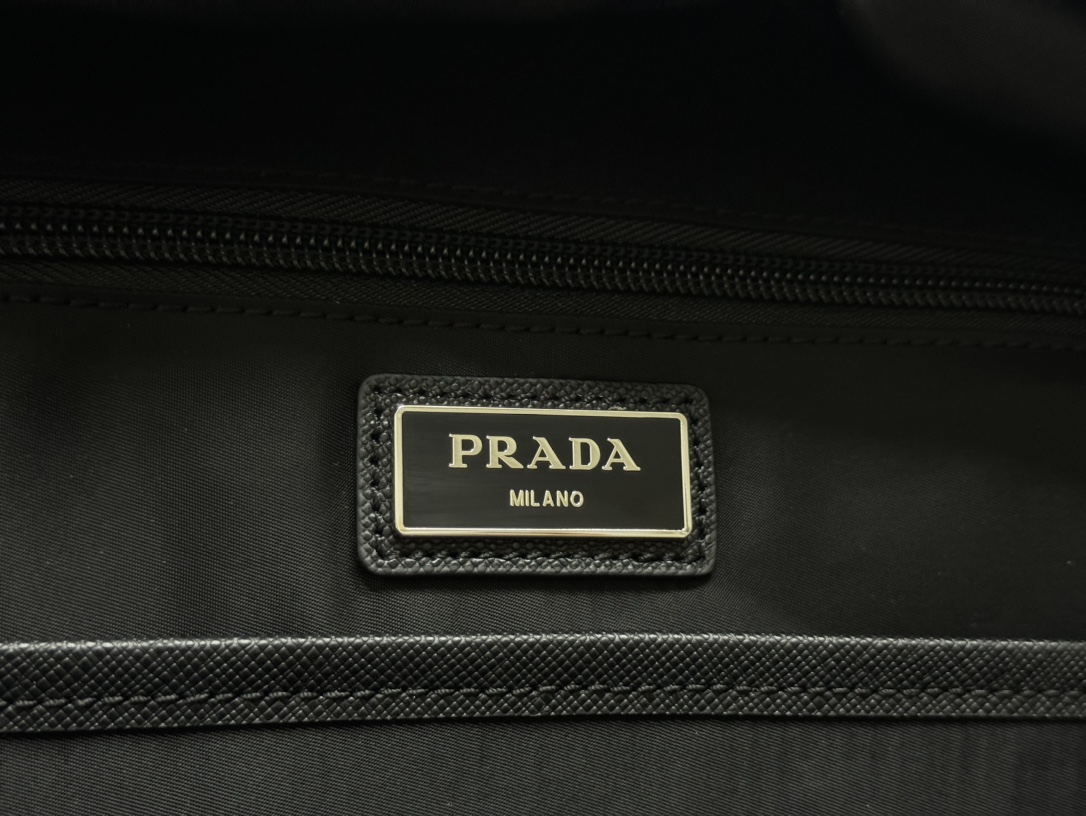 プラダ「Prada」 サフィアーノ＆ナイロン バックパック