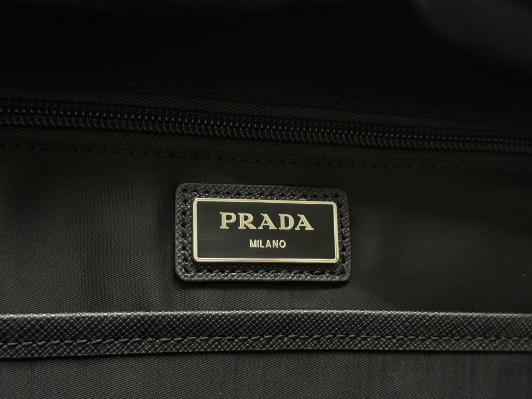 プラダ「Prada」 サフィアーノ＆ナイロン バックパック