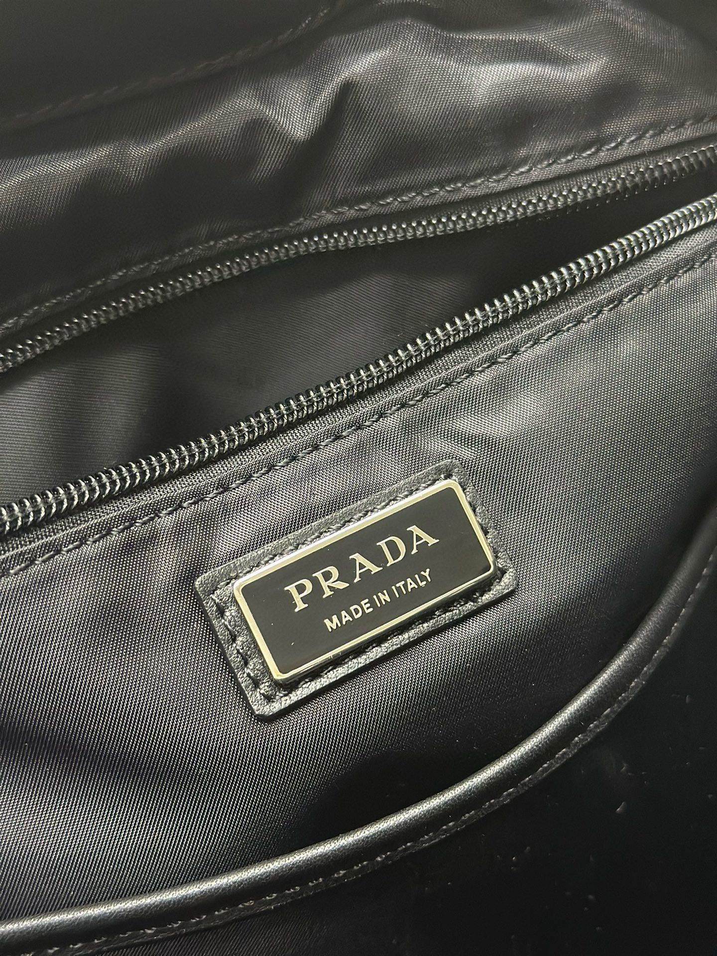 プラダ「Prada」サフィアーノ＆ナイロン バックパック