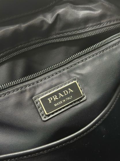 プラダ「Prada」サフィアーノ＆ナイロン バックパック