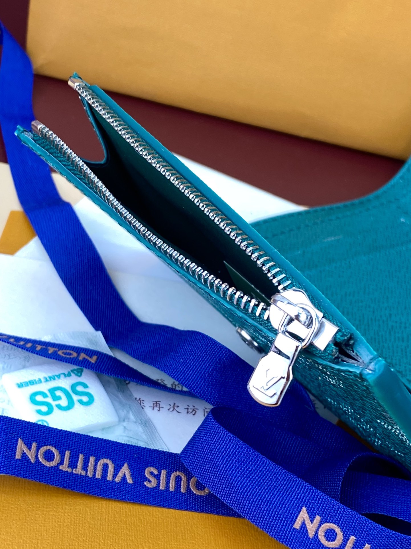 ルイ-ヴィトン(Louis Vuitton) ヴィクター ウォレット