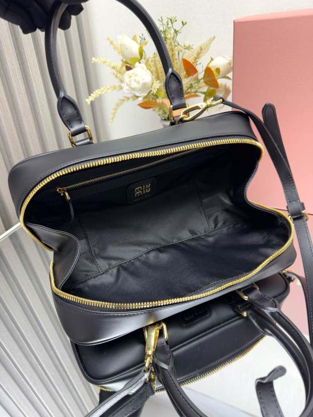 ミュウミュウ「Miu Miu」Arcadie ボウリングハンドバッグ