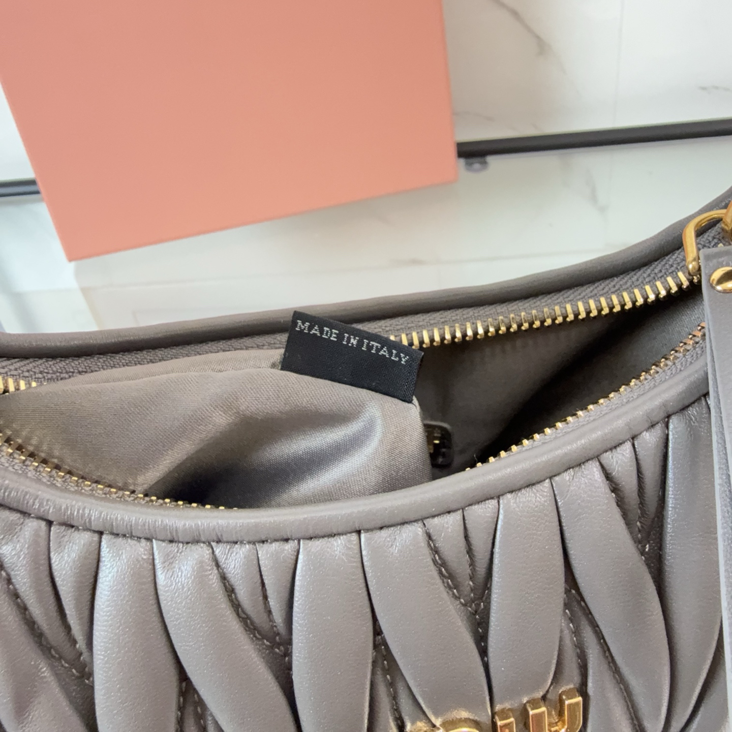 ミュウミュウ「Miu Miu」Wander Matelassé ハンドバッグ