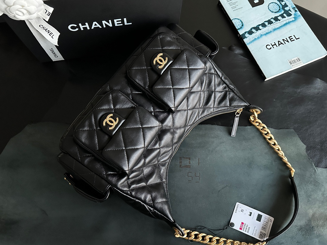 シャネル「Chanel」25C マルチポケット ヒッピーホボ ラージ