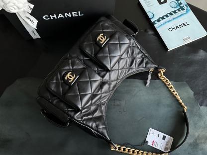 シャネル「Chanel」25C マルチポケット ヒッピーホボ ラージ