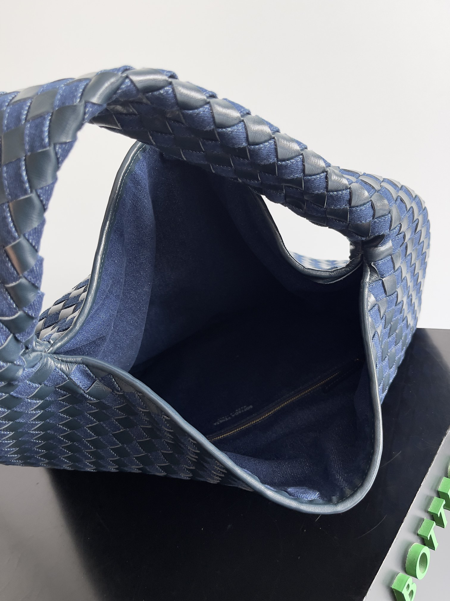 ボッテガ・ヴェネタ「Bottega Veneta」HOP デニム＆レザー ラージショルダーバッグ