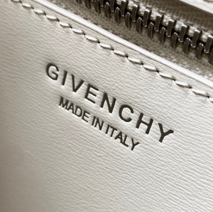 ジバンシィ「Givenchy」スモール アンティゴナ ボックスレザー バッグ