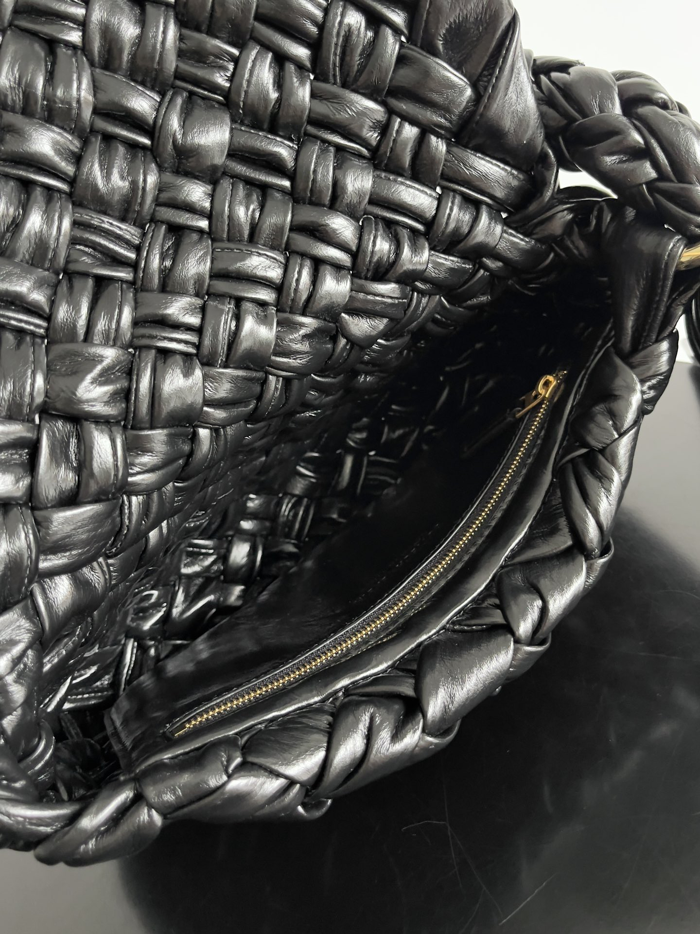 ボッテガ・ヴェネタ「Bottega Veneta」 カリメロ チッタ ノットバッグ