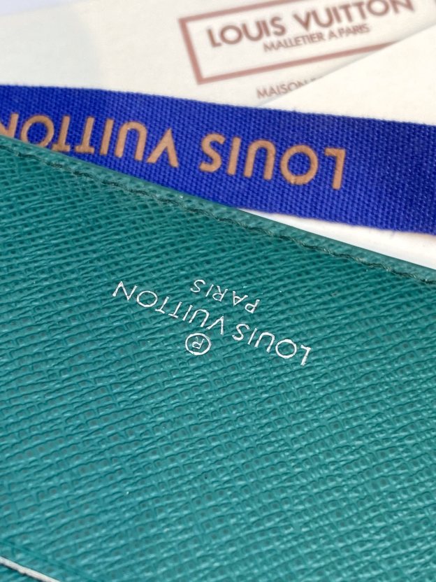 ルイ-ヴィトン(Louis Vuitton) マルチプル ウォレット - グリーン