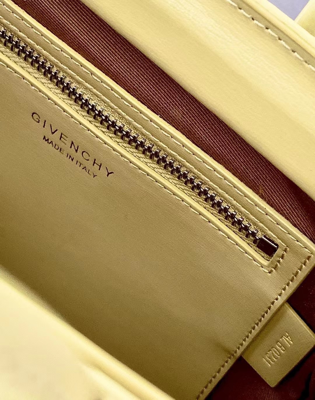 ジバンシィ「Givenchy」スモール アンティゴナ ボックスレザー バッグ