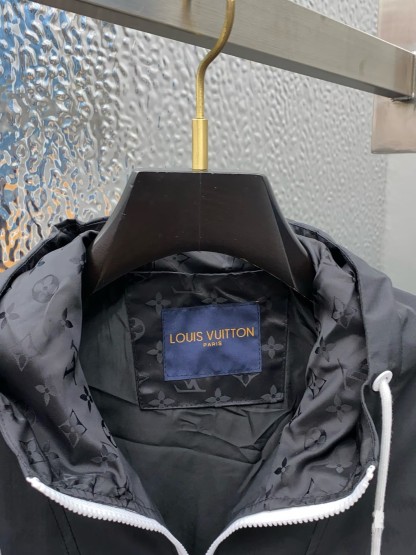 ルイ・ヴィトン「Louis Vuitton」2025SS 新作 刺繍ロゴ フード付きアウトドアジャケット