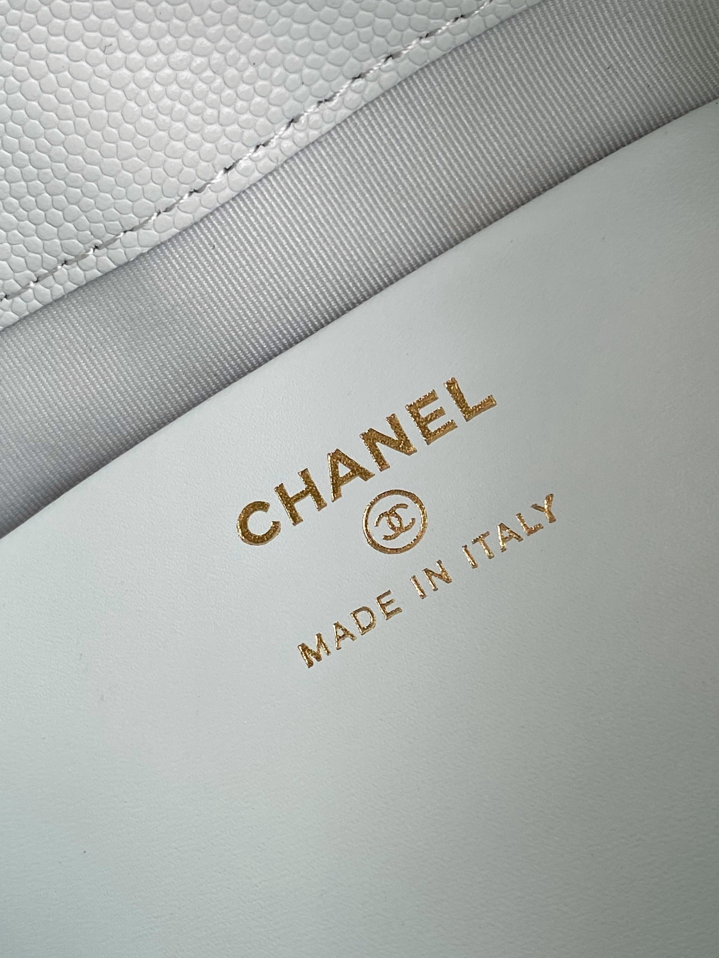シャネル「Chanel」‌24B ハンドル付きランチボックスバッグ