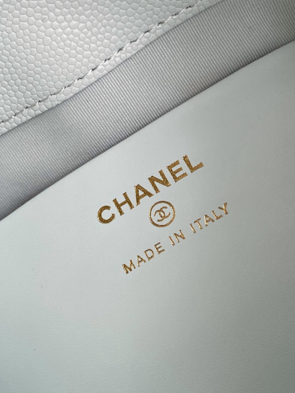 シャネル「Chanel」‌24B ハンドル付きランチボックスバッグ