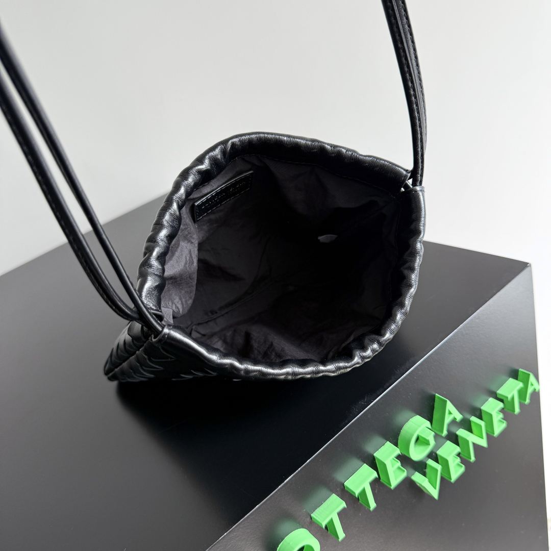 ボッテガ・ヴェネタ「Bottega Veneta」ドストバッグ ミニ アーバンショルダーバッグ