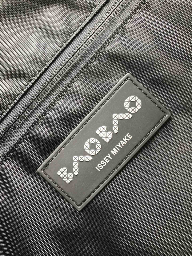 イッセイ・ミヤケ「Issey Miyake」シリコーン素材 通勤トートバッグ