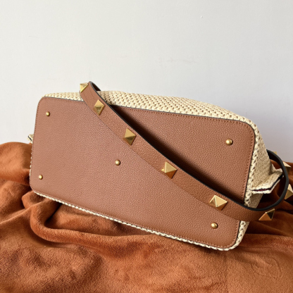 ヴァレンティノ「Valentino」ラフィア編みレザーハンドルトートバッグ
