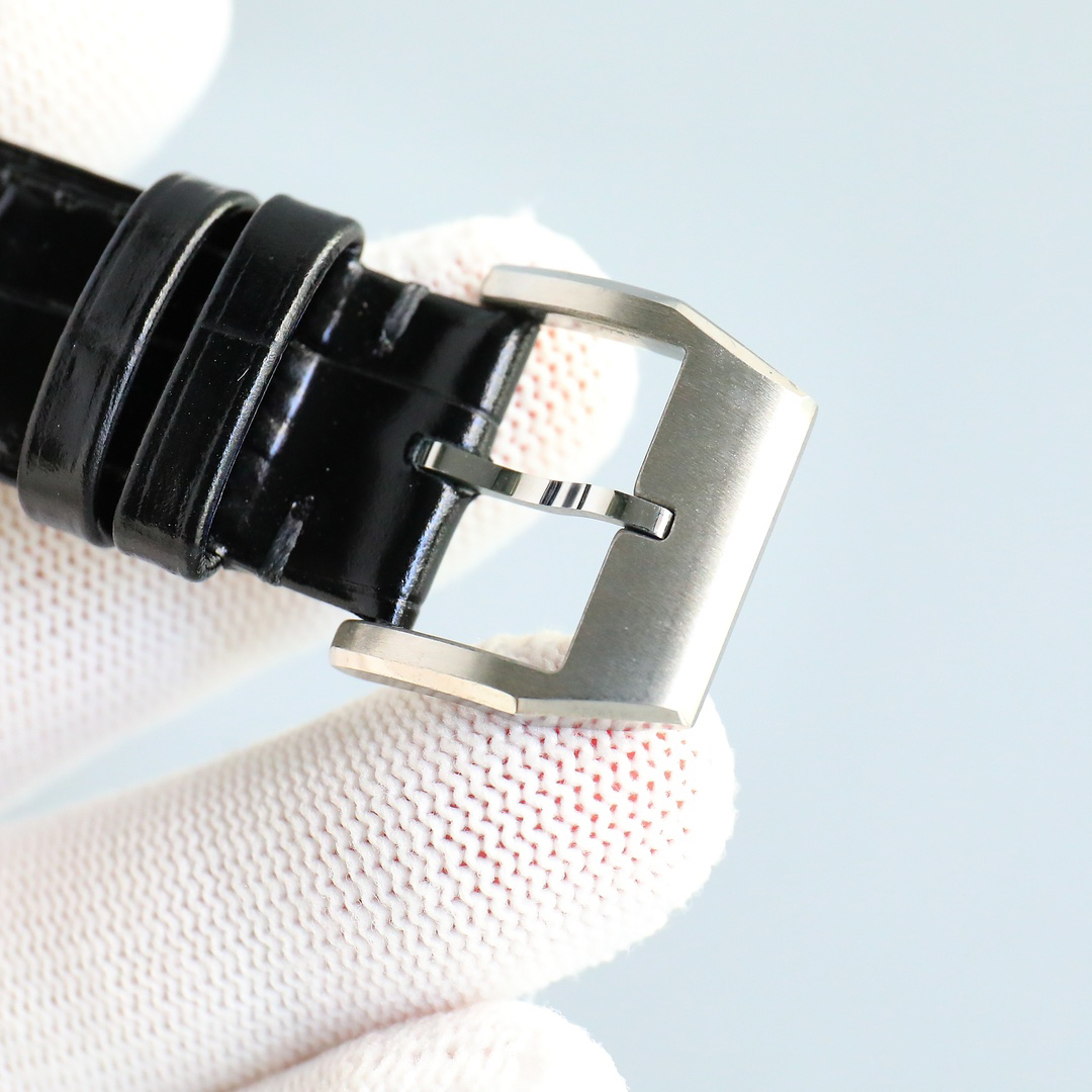 タグ・ホイヤー「TAG Heuer」カレラ カレンダー メンズウォッチ40MM