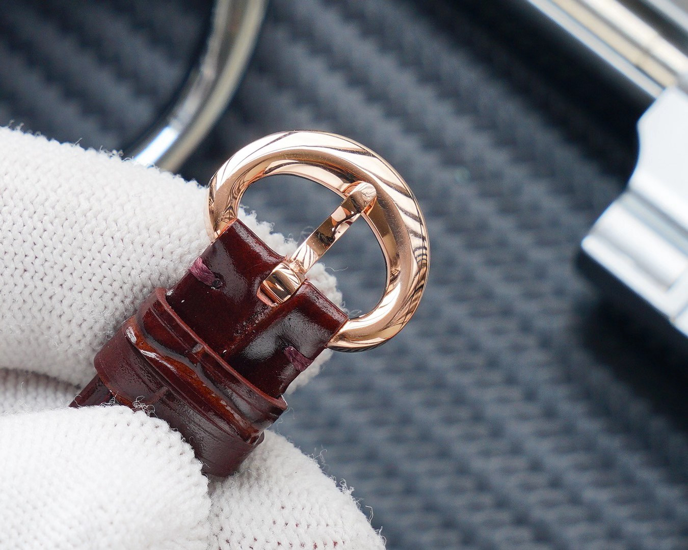 ショパール「Chopard」ハッピースポーツ オーバル メンズウォッチ36MM