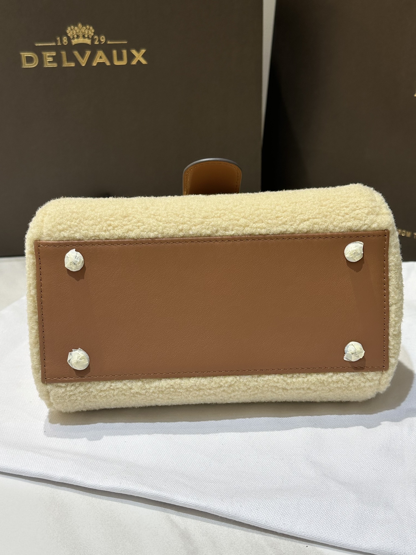 デルヴォー「Delvaux」 Petit Teddy ショルダーバッグ