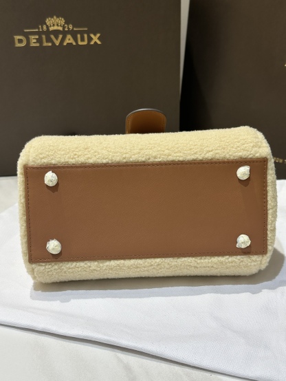 デルヴォー「Delvaux」 Petit Teddy ショルダーバッグ