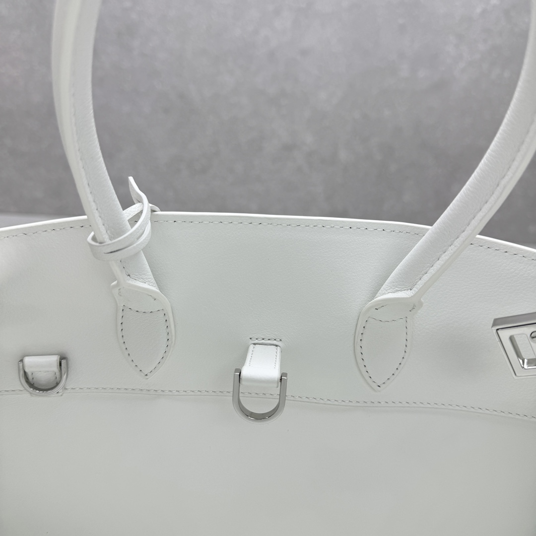 フェラガモ「Ferragamo」小さいジトートバッグ