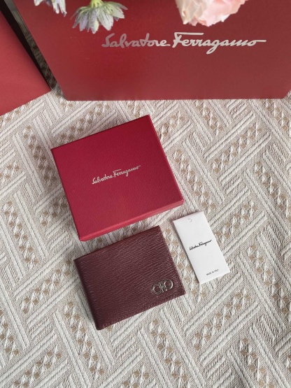 フェラガモ「Ferragamo」ニ コンパクトウォレット