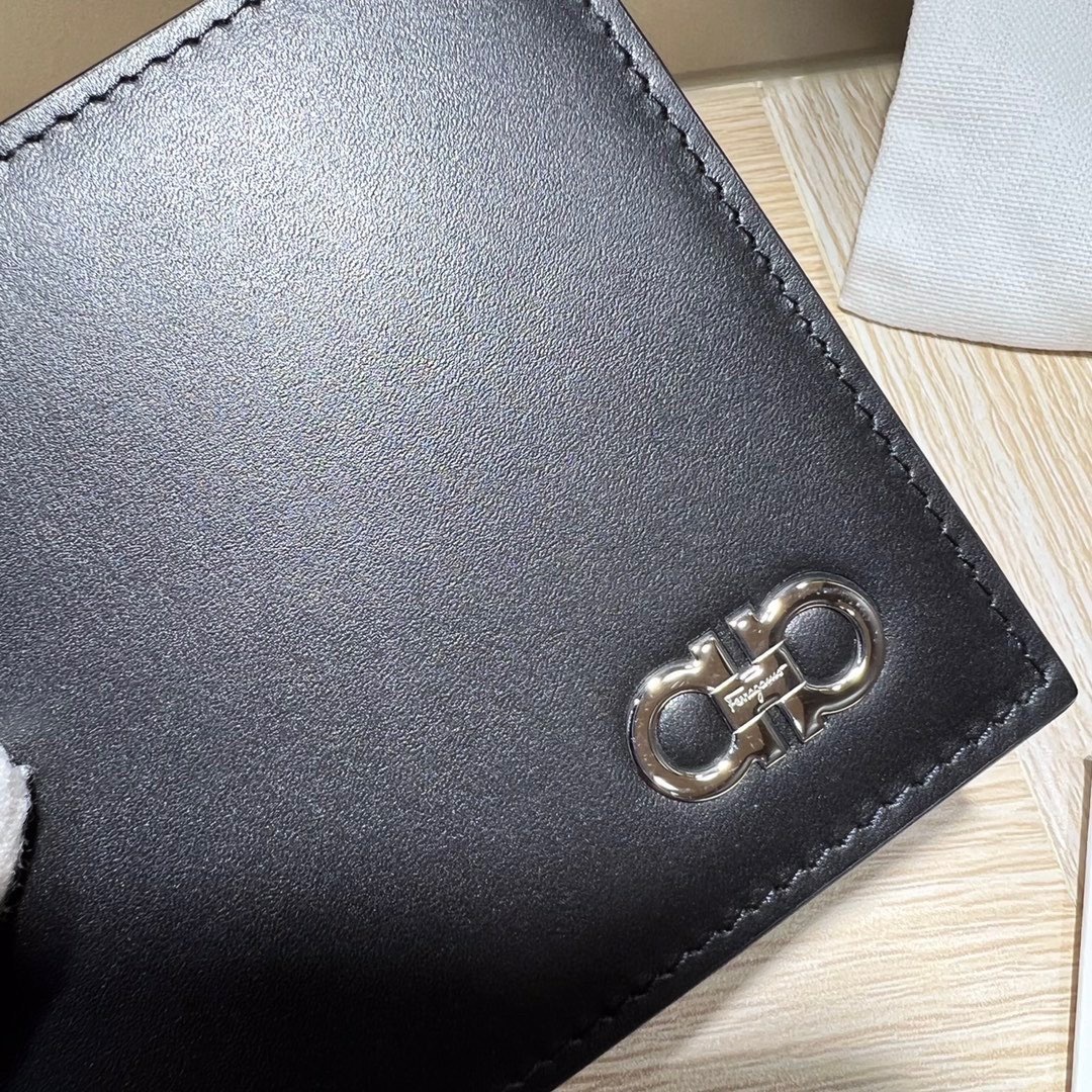 フェラガモ「Ferragamo」ーニ メンズスリムウォレット