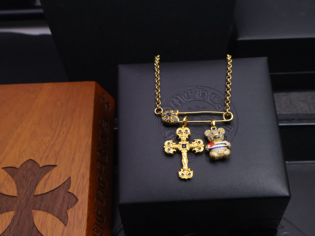 クロムハーツ「Chrome Hearts」のクラシックネックレス - 日常に上品なアクセントを添えるユニセックスモデル