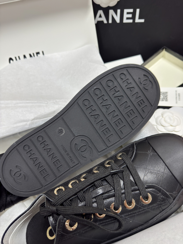 シャネル［Chanel］25P ラムレザー ロウカット プレミアムスニーカー