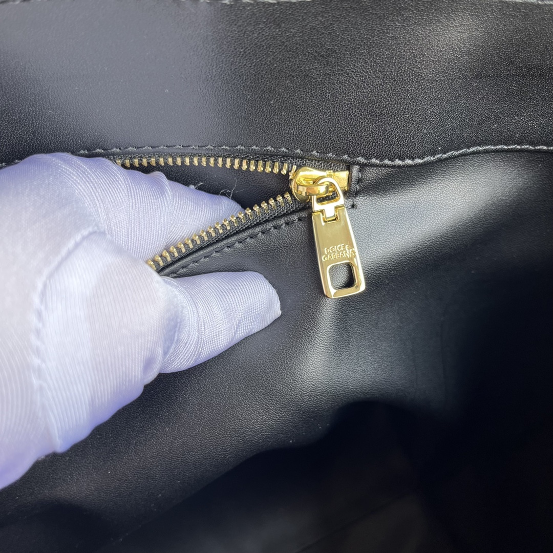 ドルチェ・アンド・ガッバーナ「D&G」ラージ ブラック レザートートバッグ