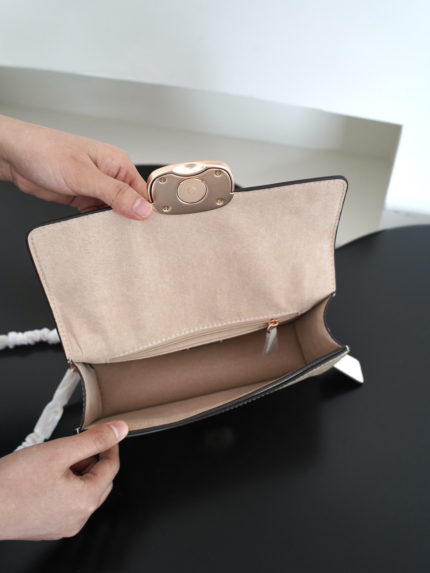 コーチ「Coach」ニューコレクション Eliza チェーンバッグ