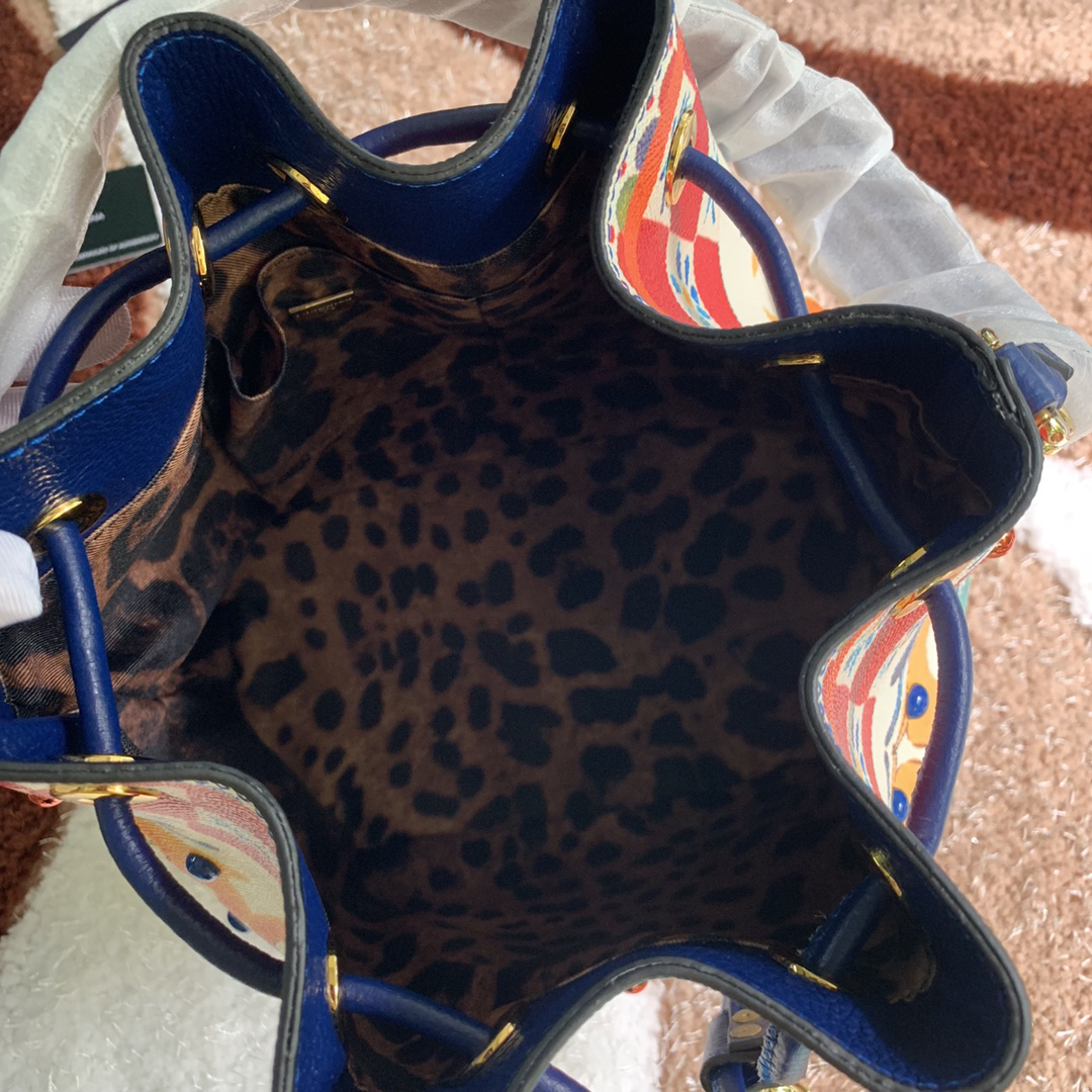 ドルチェ・アンド・ガッバーナ「D&G」エンボス レザートップハンドルバッグ