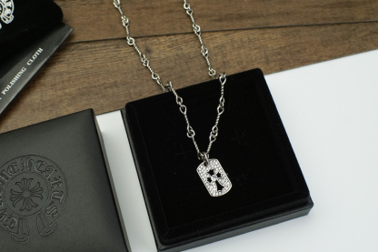 クロムハーツ「Chrome Hearts」ペア ネックレス - フルラウンドダイヤ 透かし彫りスクエアプレート-ISETAN PRESTIGE CURATED